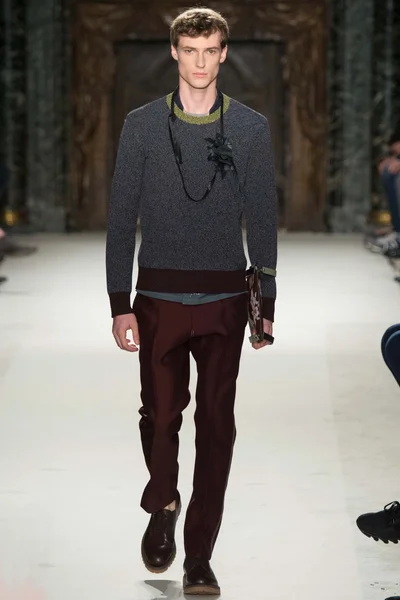 Look 15